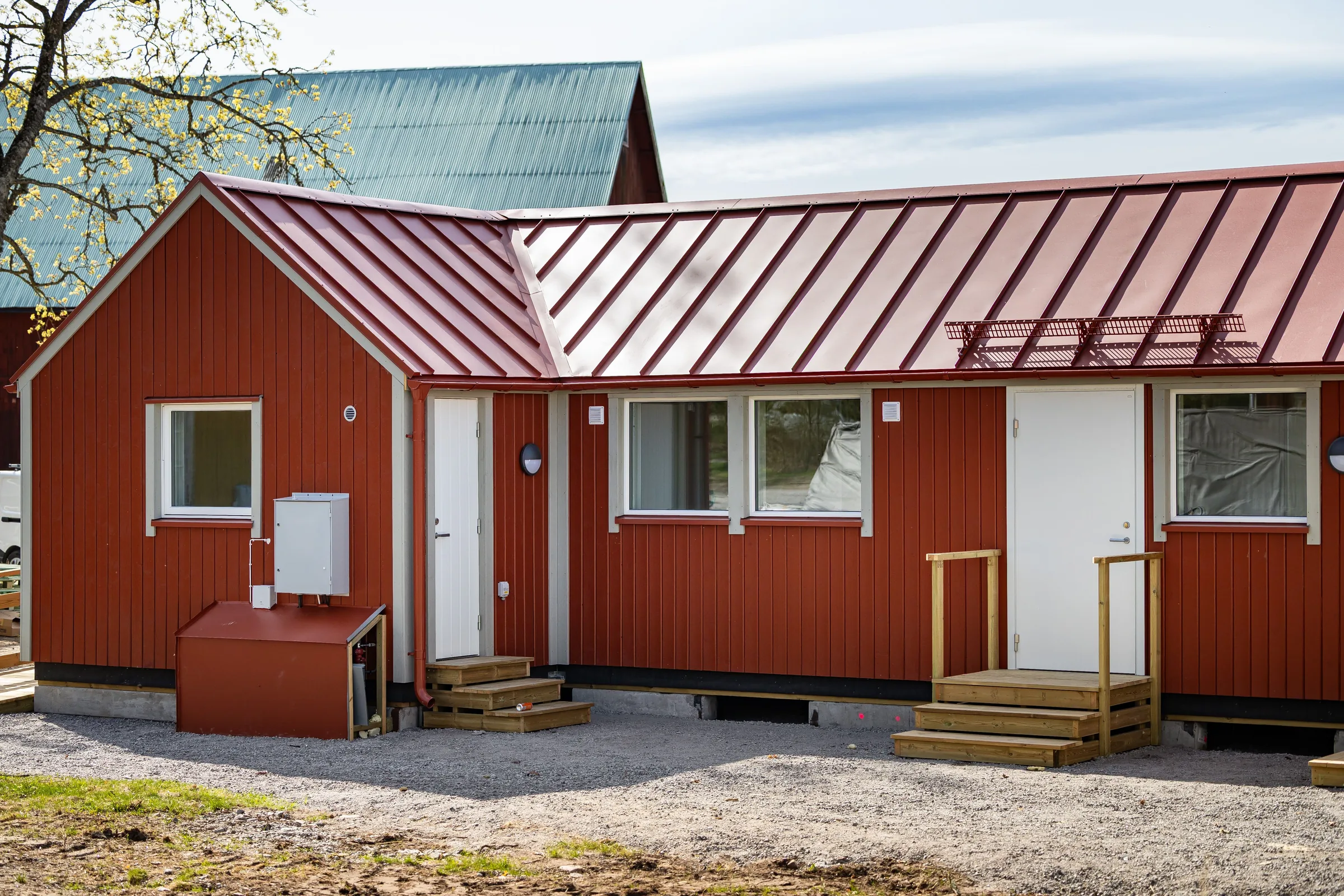 Robust 2 – två lägenheter i rad med röd fasad